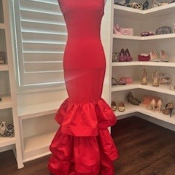 ❤️ Red Tiered Ruffle Mermaid Gown – Statement Formal Dress ❤️ - Picture 4 of 5